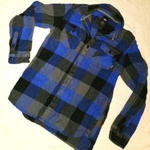 Vans Kids Box Flannel buttondown Shirt is a 100% Cotton with long sleeves blue